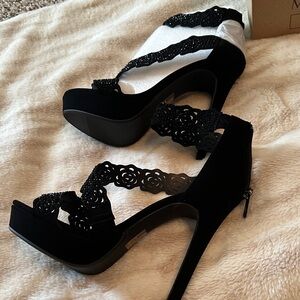 Chic Black Strappy Women's Heels